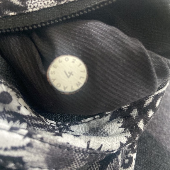 Lululemon Tracker Short V Seawheeze - Picture 7 of 8